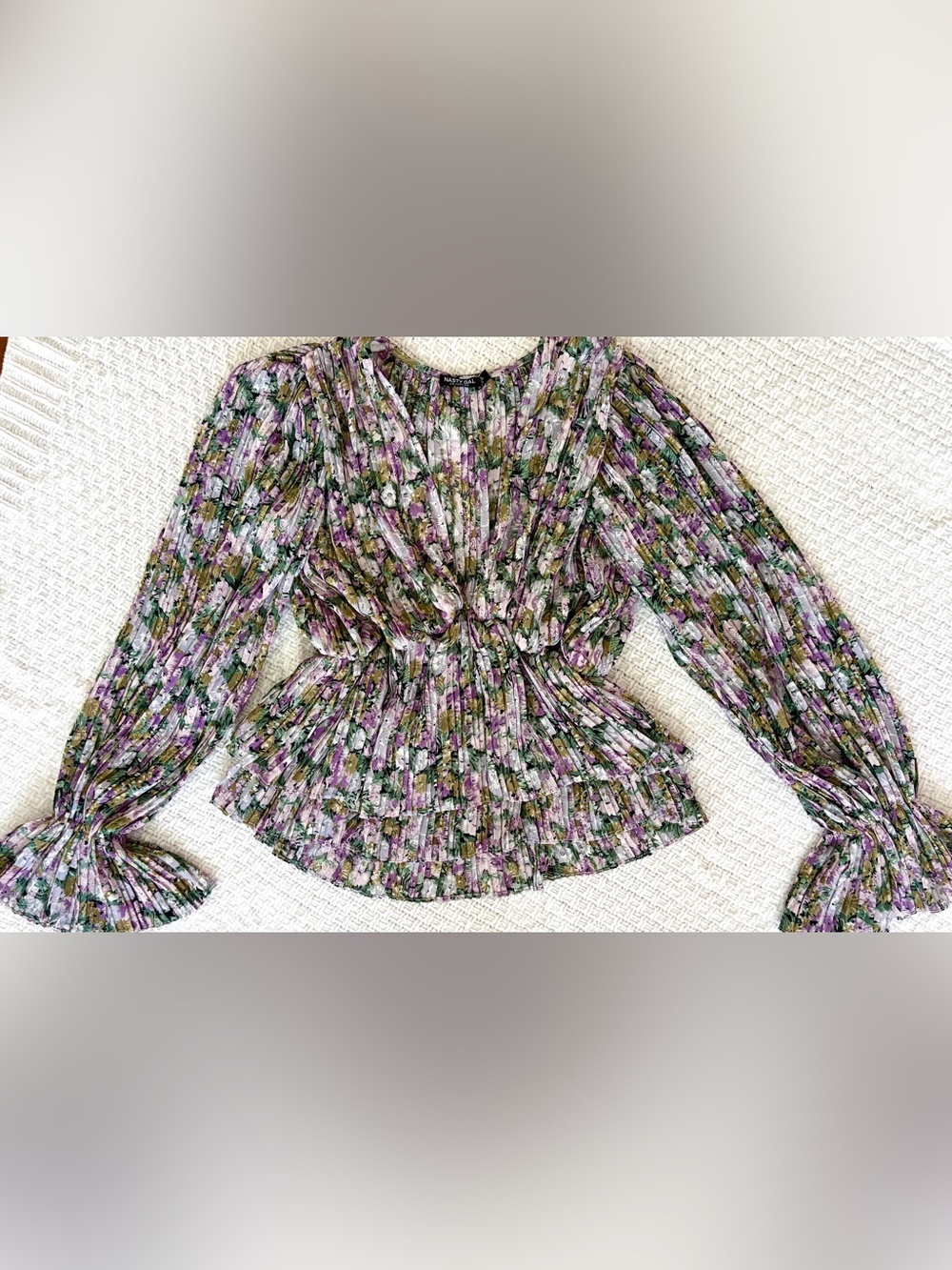 Nasty Gal Top Blouse Lavender Green Floral All Plisse Accordion Pleated Peplum M - Picture 3 of 10
